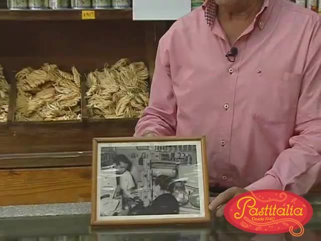 Dueño de Pastitalia en el local